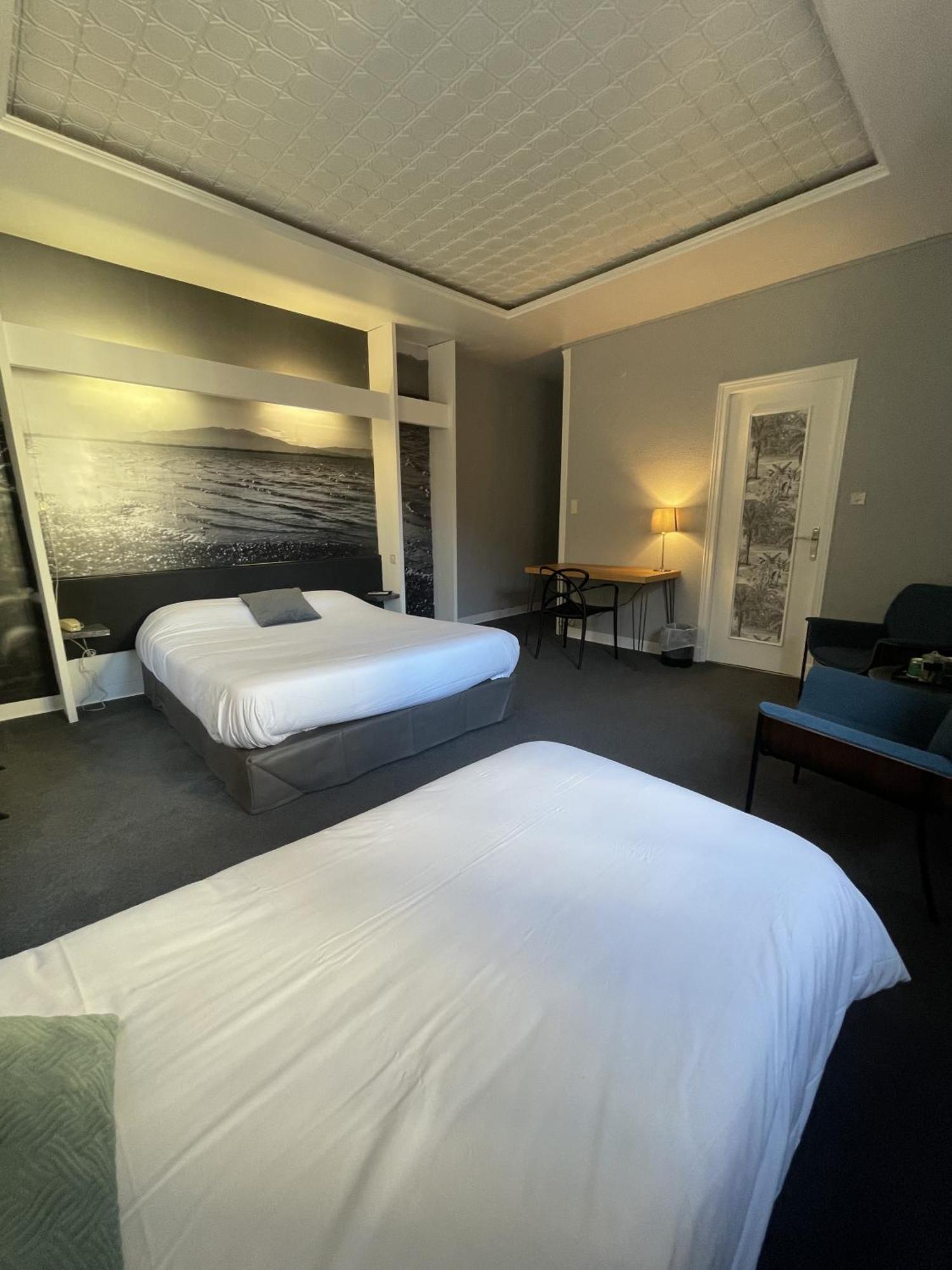 De La Loge Hotel
