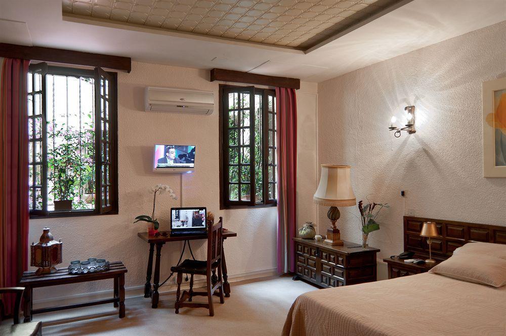 De La Loge Hotel 3*
